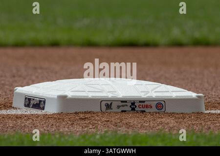 19 septembre 2013 - Milwaukee, Wisconsin, États-Unis d'Amérique - 19 septembre 2013 : la troisième base est marquée pour le match d'aujourd'hui entre les Brewers et les Cubs. Les Cubs remportent 5-1 le match de la Ligue majeure de baseball entre les Brewers de Milwaukee et les Cubs de Chicago à Miller Park à Milwaukee, WISCONSIN. John Fisher/CSM(image crédit : © John Fisher/Cal Sport Media/ZUMAPRESS.com) Banque D'Images