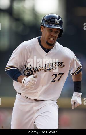 19 septembre 2013 - Milwaukee, Wisconsin, États-Unis d'Amérique - 19 septembre 2013 : le joueur du centre des Milwaukee Brewers Carlos Gomez #27 au centre du terrain lors du match de baseball de la Ligue majeure entre les Milwaukee Brewers et les Chicago Cubs au Miller Park à Milwaukee, WISCONSIN. Les Cubs ont gagné 5-1. John Fisher/CSM(image crédit : © John Fisher/Cal Sport Media/ZUMAPRESS.com) Banque D'Images