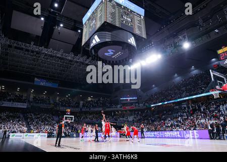 Madrid, Espagne. 18 avril 2025. 18 avril 2025 ; Movistar Arena ; Madrid, Espagne ; Turkish Airlines Euroleague Basketball ; Espagne, Real Madrid vs Bayern Munich ; Euroleague Basketball Real Madrid vs Bayern 900/cordon Press Credit : CORDON Press/Alamy Live News Banque D'Images