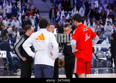 Madrid, Espagne. 18 avril 2025. 18 avril 2025 ; Movistar Arena ; Madrid, Espagne ; Turkish Airlines Euroleague Basketball ; Espagne, Real Madrid vs Bayern Munich ; Euroleague Basketball Real Madrid vs Bayern 900/cordon Press Credit : CORDON Press/Alamy Live News Banque D'Images
