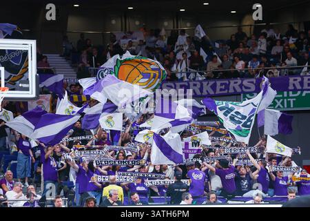 Madrid, Espagne. 18 avril 2025. 18 avril 2025 ; Movistar Arena ; Madrid, Espagne ; Turkish Airlines Euroleague Basketball ; Espagne, Real Madrid vs Bayern Munich ; Euroleague Basketball Real Madrid vs Bayern 900/cordon Press Credit : CORDON Press/Alamy Live News Banque D'Images