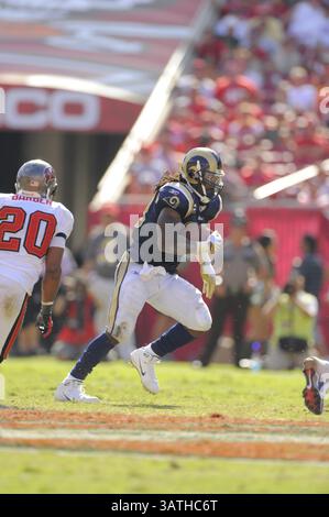 24 octobre 2010 - Tampa, Florida, U.S. - Louis Rams Running Back Steven Jackson (39) lors de la défaite des Rams 18-17 contre les Buccaneers de Tampa Bay au Raymond James Stadium le 24 octobre 2010 à Tampa, Floride (crédit image : © Scott A. Miller via ZUMA Wire) Banque D'Images
