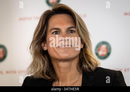 Paris, France, France. 17 avril 2025. Amelie MAURESMO, directrice de l'Open de France, lors de la conférence de presse pré-tournoi de Roland Garros 2025, Open de France 2025, tournoi de tennis du Grand Chelem au stade Roland-Garros le 17 avril 2025 à Paris. (Crédit image : © Matthieu Mirville/ZUMA Press Wire) USAGE ÉDITORIAL SEULEMENT ! Non destiné à UN USAGE commercial ! Banque D'Images