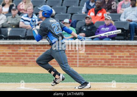 26 mars 2016 : Catcher Chris Proctor (23 ans) des Duke Blue Devils se tourne pour courir après le match de baseball NCAA entre les Duke Blue Devils et les Wake Forest Demon Deacons au David F. Couch Ballpark à Winston-Salem, Caroline du Nord. Scott Kinser/CSM(image de crédit : © Scott Kinser/CSM via ZUMA Wire) Banque D'Images