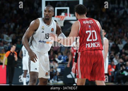 Madrid, Espagne. 18 avril 2025. Serge Ibaka du Real Madrid lors de l'EuroLeague, joue dans un match de basket entre le Real Madrid et le Bayern Munich au Movistar Arena le 18 avril 2025 à Madrid en Espagne (photo par Oscar Gonzalez/Sipa USA) crédit : Sipa USA/Alamy Live News Banque D'Images