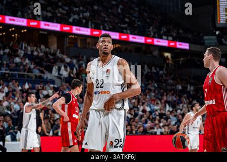 Madrid, Madrid, Espagne. 18 avril 2025. Edy Tavares du Real Madrid est vu lors du match de play-in C de Turkish Airlines EuroLeague entre le Real Madrid et le FC Bayern Munich au Movistar Arena le 18 avril 2025 à Madrid, en Espagne. (Crédit image : © Alberto Gardin/ZUMA Press Wire) USAGE ÉDITORIAL SEULEMENT ! Non destiné à UN USAGE commercial ! Crédit : ZUMA Press, Inc/Alamy Live News Banque D'Images