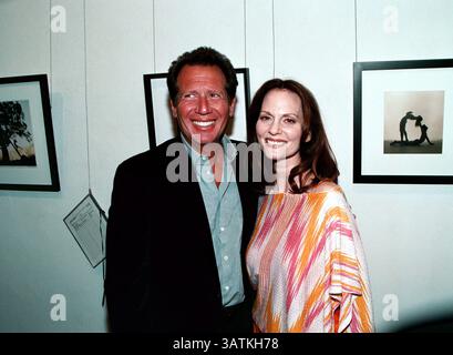 16 juillet 2000 ; Los Angeles, CA, États-Unis ; L'acteur LESLIE ANN WARREN et Garry Shandling @ The Victory Over violence Gallery réception.. (Crédit image : Jonathan Alcorn/ZUMAPRESS.com) Banque D'Images