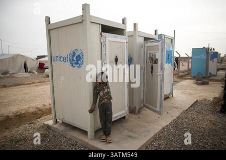 4 mai 2016 - près de Khanaqin City, Irak - toilettes dans un camp de réfugiés irakien (crédit image : © ton Koene via ZUMA Wire) Banque D'Images