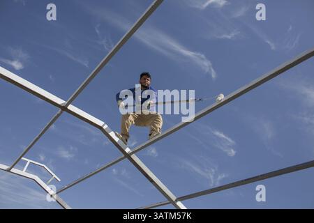 8 mai 2016 - près de Khanaqin City, Irak - peintre à l'œuvre en Irak (crédit image : © ton Koene via ZUMA Wire) Banque D'Images