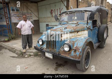 7 mai 2016 - près de la ville de Khanaqin, Irak - camion UAZ oldtimer dans un camp de réfugiés irakien (crédit image : © ton Koene via ZUMA Wire) Banque D'Images