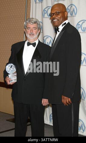 MAR. 2, 2003 - CENTURY CITY, CALIFORNIE, ÉTATS-UNIS - K29316MR.THE PRODUCERS GUILD OF AMERICA'S 14TH ANNUEL PRODUCERS GUILD OF AMERICA . CENTURY PLAZA HOTEL, Century City, CA.03/02/2003. MILAN RYBA/ 2003 . LE PRIX D'AVANT-GARDE À GEORGE LUCAS PRÉSENTÉ PAR SAMUEL JACKSON. GEORGE LUCAS ET SAMUEL l JACKSON(crédit image : © Globe photos/ZUMAPRESS.com) Banque D'Images