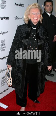 DEC. 8, 2003 - BEVERLY HILLS, CA, USA - K34374MR.LUNCH PARTY POUR LE NOUVEAU ROMAN DE JACKIE COLLINS ''HOLLYWOOD DIVORCES''. CHOPARD, BEVERLY HILLS, CALIFORNIE.12/08/03.MILAN RYBA/ 2003.BARBARA DAVIS. (Crédit image : © Globe photos/ZUMAPRESS.com) Banque D'Images