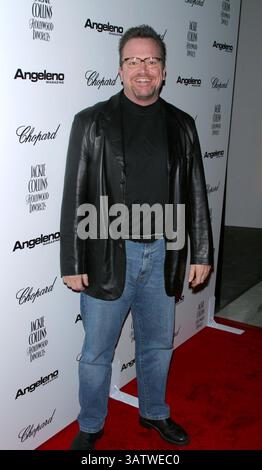 DEC. 8, 2003 - BEVERLY HILLS, CA, USA - K34374MR.LUNCH PARTY POUR LE NOUVEAU ROMAN DE JACKIE COLLINS ''HOLLYWOOD DIVORCES''. CHOPARD, BEVERLY HILLS, CALIFORNIE.12/08/03.MILAN RYBA/ 2003.TOM ARNOLD. (Crédit image : © Globe photos/ZUMAPRESS.com) Banque D'Images