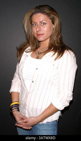 18 novembre 2004 - Hollywood Hills, CALIFORNIE, États-Unis - . SESSION D'ENREGISTREMENT POUR LE CD ''HOLIDAY IN THE FISH BOWL'', METTANT EN VEDETTE LES STARS DE LA RÉALITÉ AMÉRICAINE. (11/10/04).RÉSIDENCE PRIVÉE À HOLLYWOOD HILLS, CA.. MILAN RYBA/ 2004.TONI GERRARI (PARADISE HOTEL)...EXCLUSIF ! !.K40479MR.(crédit image : © Globe photos/ZUMAPRESS.com) Banque D'Images