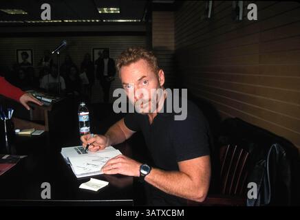 16 AOÛT 2007 - K23379MR.DANNY BONADUCE ACTES ALÉATOIRES DE LA SIGNATURE DE LIVRE DE GENTILLESSE À BARNES ET NOBLE LOS ANGELES 11-13-2001.DANNY BONADUCE. MILAN Ryba- PHOTOS(crédit image : © Globe photos/ZUMAPRESS.com) Banque D'Images