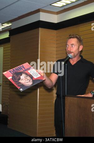 16 AOÛT 2007 - K23379MR.DANNY BONADUCE ACTES ALÉATOIRES DE LA SIGNATURE DE LIVRE DE GENTILLESSE À BARNES ET NOBLE LOS ANGELES 11-13-2001.DANNY BONADUCE. MILAN Ryba- PHOTOS(crédit image : © Globe photos/ZUMAPRESS.com) Banque D'Images