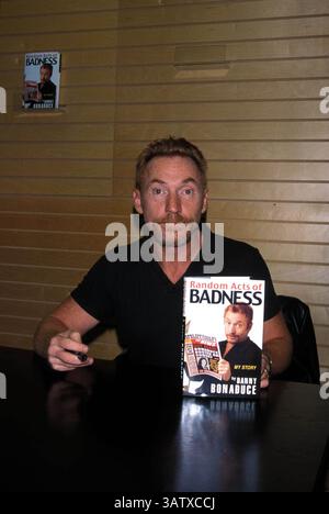 16 AOÛT 2007 - K23379MR.DANNY BONADUCE ACTES ALÉATOIRES DE LA SIGNATURE DE LIVRE DE GENTILLESSE À BARNES ET NOBLE LOS ANGELES 11-13-2001.DANNY BONADUCE. MILAN Ryba- PHOTOS(crédit image : © Globe photos/ZUMAPRESS.com) Banque D'Images