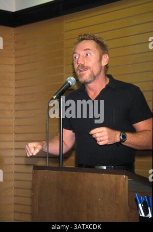 16 AOÛT 2007 - K23379MR.DANNY BONADUCE ACTES ALÉATOIRES DE LA SIGNATURE DE LIVRE DE GENTILLESSE À BARNES ET NOBLE LOS ANGELES 11-13-2001.DANNY BONADUCE. MILAN Ryba- PHOTOS(crédit image : © Globe photos/ZUMAPRESS.com) Banque D'Images