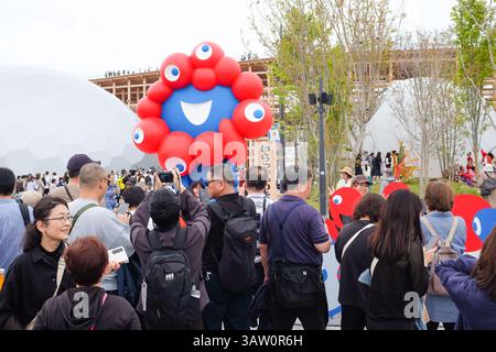 La mascotte officielle Myaku-Myaku pour l'exposition universelle d'Osaka au Japon en avril 2025. Banque D'Images
