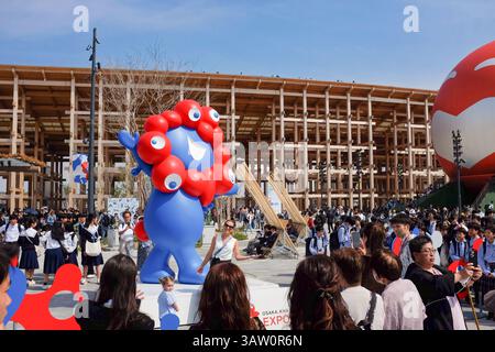 La mascotte officielle Myaku-Myaku pour l'exposition universelle d'Osaka au Japon en avril 2025. Banque D'Images