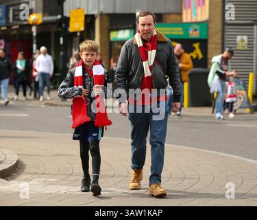 North London, Royaume-Uni. 19 avril 2025. North London, Angleterre, 19 avril 2025 : les supporters d'Arsenal se rendent au stade avant le match de l'UEFA Womens Champions League entre Arsenal et l'Olympique Lyonnais à l'Emirates Stadium dans le nord de Londres, en Angleterre. (Jay Patel/SPP) crédit : photo de presse sportive SPP. /Alamy Live News Banque D'Images