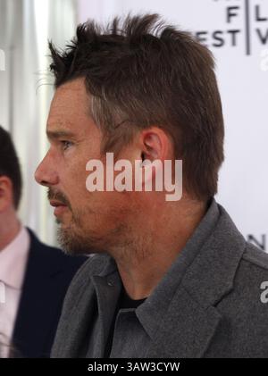 14 avril 2016 - New York, New York, U. S - Ethan Hawke au ''Tribeca Talks : Patti Smith and Ethan Hawke'' au Tribeca film Festival 2016 qui s'est tenu au SVA Theater de New York, New York le jeudi 14 avril 2016. (Crédit image : © Prensa Internacional via ZUMA Wire) Banque D'Images