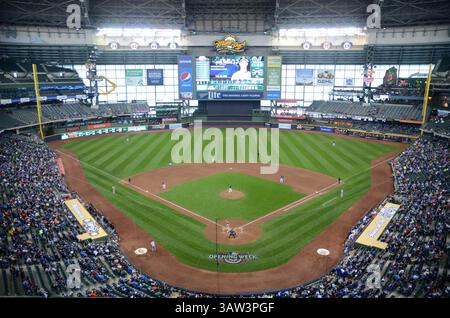 06 avril 2016 : vue générale de Miller Park pendant le match de baseball de la Ligue majeure entre les Giants de San Francisco et les Brewers de Milwaukee à Milwaukee, WISCONSIN. Ricky Bassman/CSM(crédit image : © Ricky Bassman/CSM via ZUMA Wire) Banque D'Images