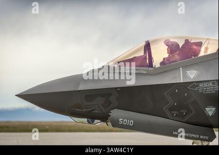 17 février 2016 - Boise, Idaho, États-Unis d'Amérique - Un pilote d'essai de l'US Air Force se rend sur la piste à bord d'un avion de chasse furtif F-35A Lightning II avec le 31st test and Evaluation Squadron à Mountain Home Air Force base le 19 février 2016 près de Boise, Idaho. (Crédit image : © J.M. Eddins Jr/Planet Pix via ZUMA Wire) Banque D'Images