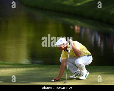 8 avril 2016 - Augusta, GA, USA - Bryson DeChambeau se prépare à putt sur le 16e green lors de la deuxième manche du 80e Masters à l'Augusta National Golf Club le vendredi 8 avril 2016, à Augusta, Ga (crédit image : © Jeff Siner/TNS via ZUMA Wire) Banque D'Images