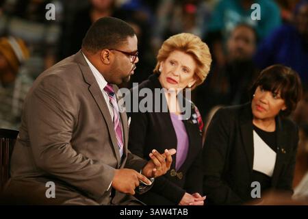 27 janvier 2016 - Michigan, mi, États-Unis - le révérend Charles Williams, de gauche à droite Debbie Stabenow et la maire de Flint Karen Weaver parlent lors de l'enregistrement de ''American Disaster : The Crisis in Flint, un hôtel de ville MSNBC'' de Flint, Michigan le mercredi 27 janvier 2016..Romain Blanquart/ Detroit Free Press (crédit image : © Detroit Free Press via ZUMA Wire) Banque D'Images