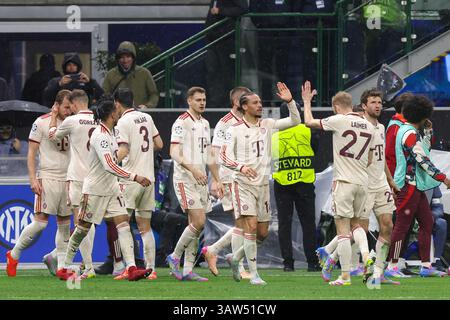 Milan, Italie. 18 avril 2025. Italie, Milan, 2025 04 16 : Harry Kane (Bayern M.) marque et célèbre le but de 1-0 à 52' lors du match de football FC Inter vs Bayern Munich, UCL 2024-2025, quart de finale 2e manche au stade San Siro. Italie, Milan, 2025 04 16 : FC Inter vs Bayern munich, champions de l'UEFA. Ligue 2024/2025, quart de finale 2e manche, disputée au stade San Siro. (Crédit image : © Fabrizio Andrea Bertani/Pacific Press via ZUMA Press Wire) USAGE ÉDITORIAL SEULEMENT ! Non destiné à UN USAGE commercial ! Banque D'Images
