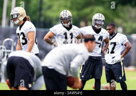 26 mai 2016 - le récepteur large des Saints de la Nouvelle-Orléans Reggie Bell (11) et le récepteur large des Saints de la Nouvelle-Orléans R.J. Harris (14) pendant les entraînements OTA des Saints de la Nouvelle-Orléans au New Orleans Saints Training Facility à la Nouvelle-Orléans, LOUISIANE. Stephen Lew/CSM(crédit image : © Stephen Lew/CSM via ZUMA Wire) Banque D'Images