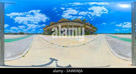 Vue panoramique à 360° de Miami, Floride, États-Unis - 16 avril 2025 : Miami Marine Stadium Key Biscayne. 360 photo équirectangulaire