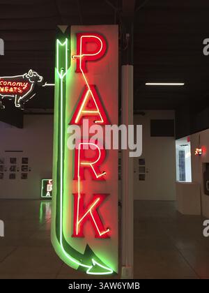 12 mars 2016 - Glendale, CA, États-Unis - le Museum of Neon Art de Glendale, Calif., présente des enseignes au néon vintage de l'âge d'or de la signalisation. (Crédit image : © Sam Mcmanis/TNS via ZUMA Wire) Banque D'Images