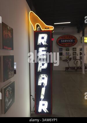 12 mars 2016 - Glendale, CA, États-Unis - le Museum of Neon Art de Glendale, Calif., présente des enseignes au néon vintage de l'âge d'or de la signalisation. (Crédit image : © Sam Mcmanis/TNS via ZUMA Wire) Banque D'Images