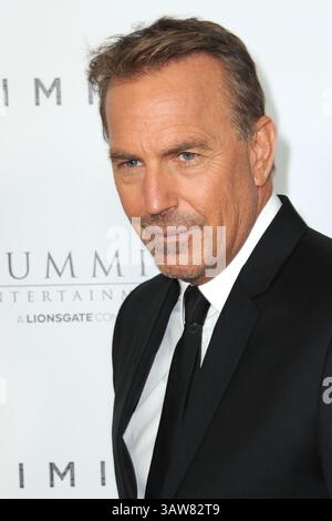 11 avril 2016 - New York, NY, États-Unis - 11 avril 2016 New York City. Kevin Costner assiste à la première New York de 'Criminal' au théâtre AMC Loews Lincoln Square 13 le 11 avril 2016 à New York City. (Crédit image : © Callahan/Ace Pictures via ZUMA Press) Banque D'Images