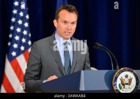 21 juin 2016 - Washington, DC, États-Unis d'Amérique - U. Le secrétaire à l'Armée Eric Fanning prononce un discours lors de l'événement ''Pride at State'' du Département d'État le 21 juin 2016 à Washington, DC. Fanning est le premier homme ouvertement gay à diriger l'Armée. (Crédit image : © US State Department/Planet Pix via ZUMA Wire) Banque D'Images
