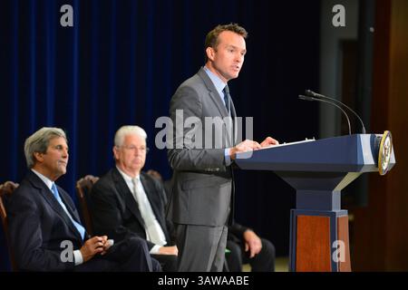 21 juin 2016 - Washington, DC, États-Unis d'Amérique - U. Le secrétaire à l'Armée Eric Fanning prononce un discours lors de l'événement ''Pride at State'' du Département d'État le 21 juin 2016 à Washington, DC. Fanning est le premier homme ouvertement gay à diriger l'Armée. (Crédit image : © US State Department/Planet Pix via ZUMA Wire) Banque D'Images