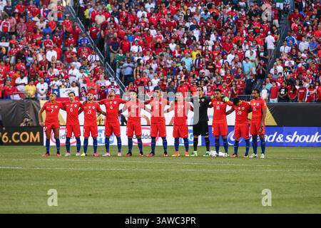 14 juin 2016 - Philadelphie, PA, États-Unis d'Amérique - les joueurs du Chili se tiennent sur le terrain ensemble avant un match de Copa America Centenario Group d entre le Chili et le Panama mardi juin. 14, 2016 au Lincoln Financial Field à Philadelphie, PA. (Crédit image : © Saquan Stimpson via ZUMA Wire) Banque D'Images