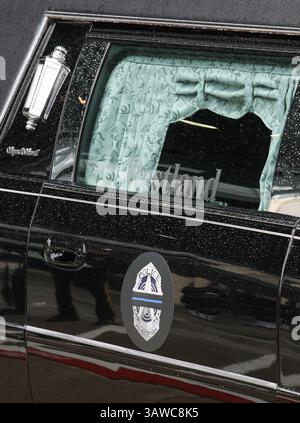 15 juillet 2016 - Plano, TX, États-Unis - Un badge de la DPD sur le côté du corbillard pendant les funérailles de l'officier de police de Dallas Michael Krol, l'un des cinq policiers abattus dans une embuscade la semaine dernière, à l'église baptiste de Prestonwood le 15 juillet 2016 à Plano, Texas. (Crédit image : © Paul Moseley/TNS via ZUMA Wire) Banque D'Images