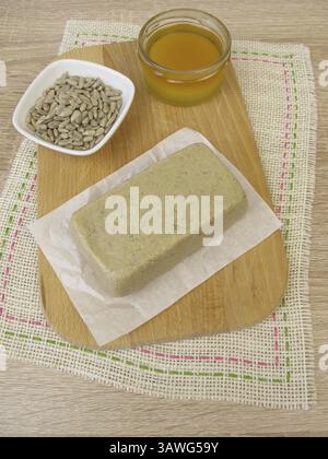 Halva maison avec graines de tournesol et miel Banque D'Images