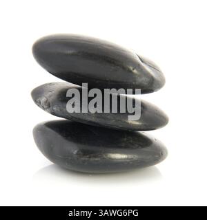 Noir pile hotstones isolated over white background Banque D'Images