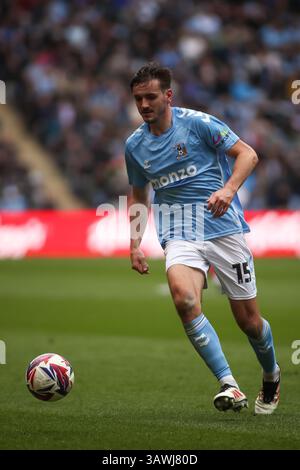 Liam Kitching de Coventry City dribble avec le ballon lors du match de championnat EFL entre Coventry City et West Bromwich Albion Banque D'Images