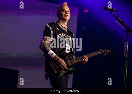 30 juillet 2016 - San Antonio, Texas, USA - Blink-182 se produit au AT&T Center de San Antonio, Texas, le 30 juillet 2016 (07/30/16). Photo de MATT SKIBA. (Crédit image : © Michael Mullenix via ZUMA Wire) Banque D'Images