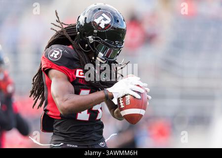 31 juillet 2016 : le dos défensif des Redblacks d'Ottawa Abdul Kanneh (14 ans) se réchauffe avant le match entre les Argonauts de Toronto et les Redblacks d'Ottawa à la TD place à Ottawa, ON, Canada. Daniel Lea/CSM(image de crédit : &copy ; Daniel Lea/Cal Sport Media via ZUMA Wire) Banque D'Images