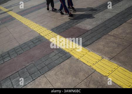 7 août 2016 - Jakarta Central, Jakarta, Indonésie - Jakarta, Indonésie, 07 août 2016 : Jakarta Government Buiild Road for piétons. Mauvais état des installations pour piétons à Jakarta hautement reconnu par le gouvernement de Jakarta, ils ont donc commencé à améliorer l'installation. (Crédit image : © Donal Husni via ZUMA Wire) Banque D'Images