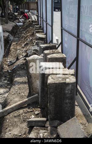 7 août 2016 - Jakarta Central, Jakarta, Indonésie - Jakarta, Indonésie, 07 août 2016 : Jakarta Government Buiild Road for piétons. Mauvais état des installations pour piétons à Jakarta hautement reconnu par le gouvernement de Jakarta, ils ont donc commencé à améliorer l'installation. (Crédit image : © Donal Husni via ZUMA Wire) Banque D'Images