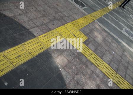 7 août 2016 - Jakarta Central, Jakarta, Indonésie - Jakarta, Indonésie, 07 août 2016 : Jakarta Government Buiild Road for piétons. Mauvais état des installations pour piétons à Jakarta hautement reconnu par le gouvernement de Jakarta, ils ont donc commencé à améliorer l'installation. (Crédit image : © Donal Husni via ZUMA Wire) Banque D'Images