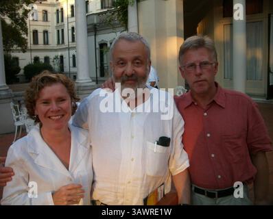 1er septembre 2004 - Hollywood, Californie, États-Unis - Mike Leigh, Imelda Staunton et son mari, Jim carter assistent au 61e Festival du film de Venise pour Vera Drake. Septembre 2004 (crédit image : © Armando Gallo/ZUMA Studio) Banque D'Images