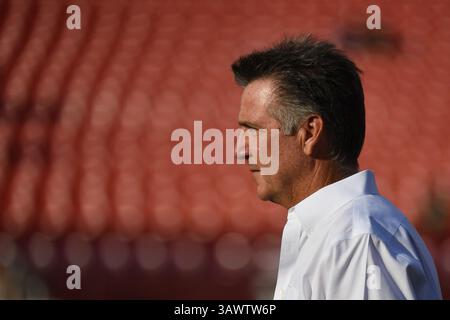 19 AOÛT 2016 : Bruce Allen, président des Redskins, marche sur le terrain avant le match de pré-saison entre les jets de New York et les Redskins de Washington au FedEx Field à Landover, MD. (Image de crédit : &copy ; John Middlebrook/Cal Sport Media via ZUMA Wire) Banque D'Images